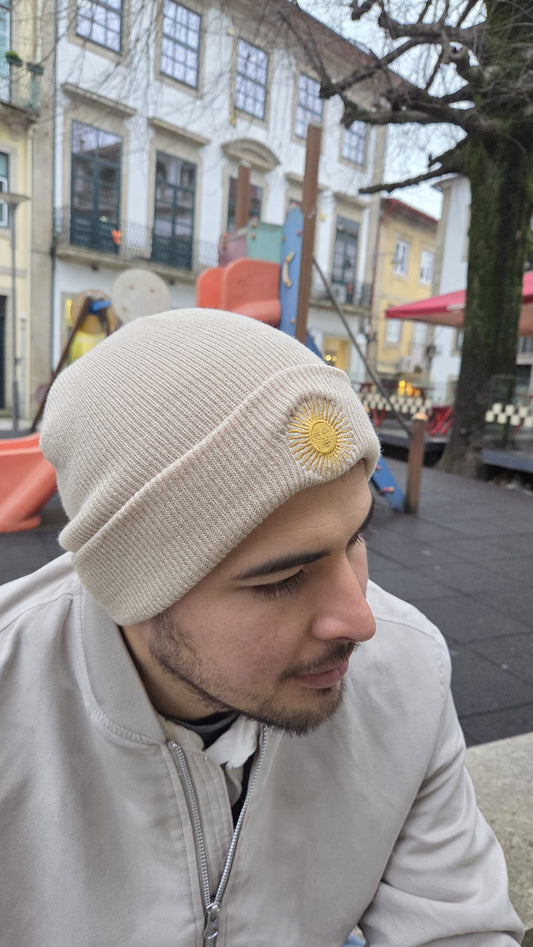 Gorrito de lana | Bordado Sol de Mayo